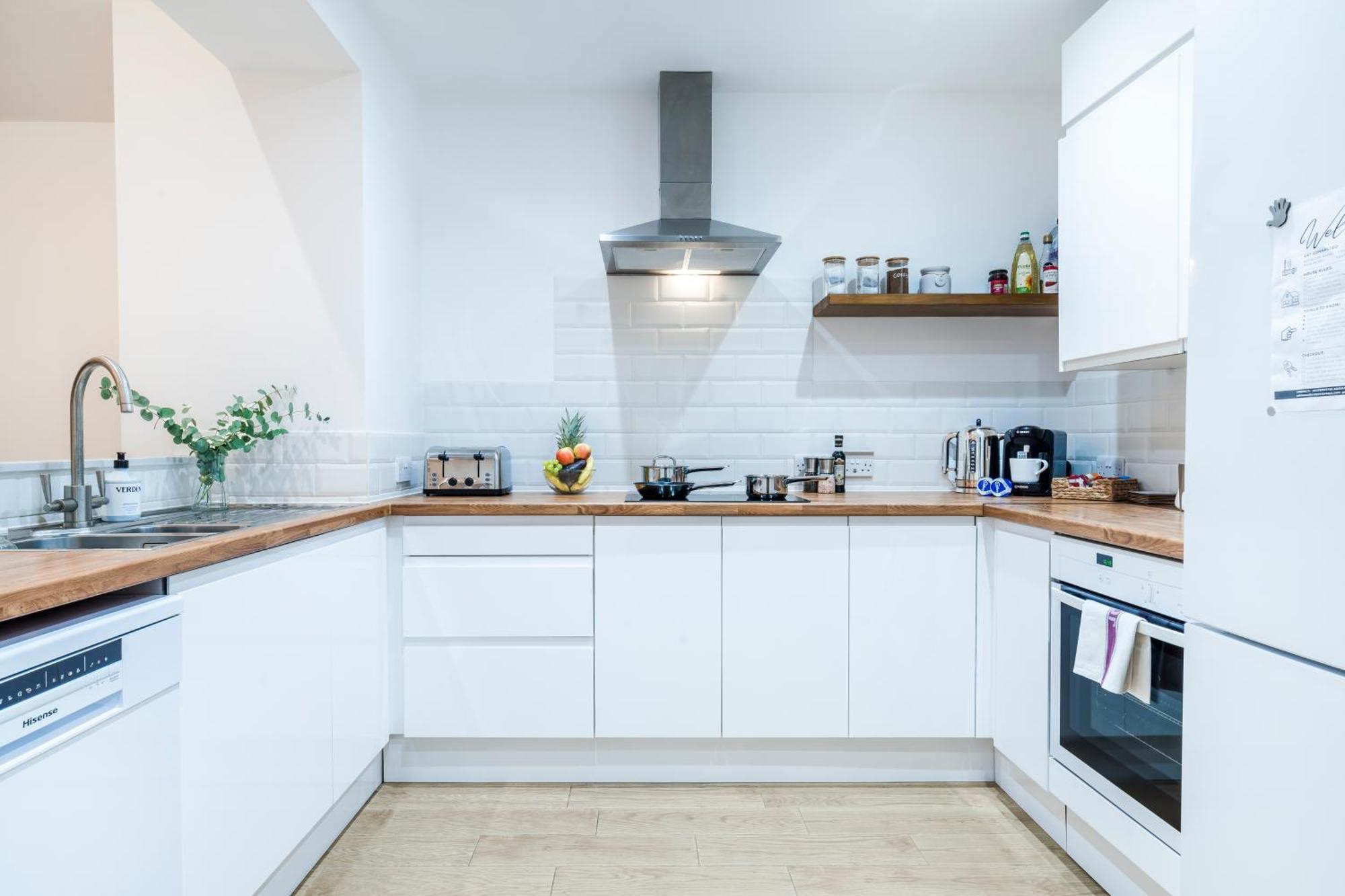Cozy 3 Bedroom Terrace Cottage In Epsom Exterior foto