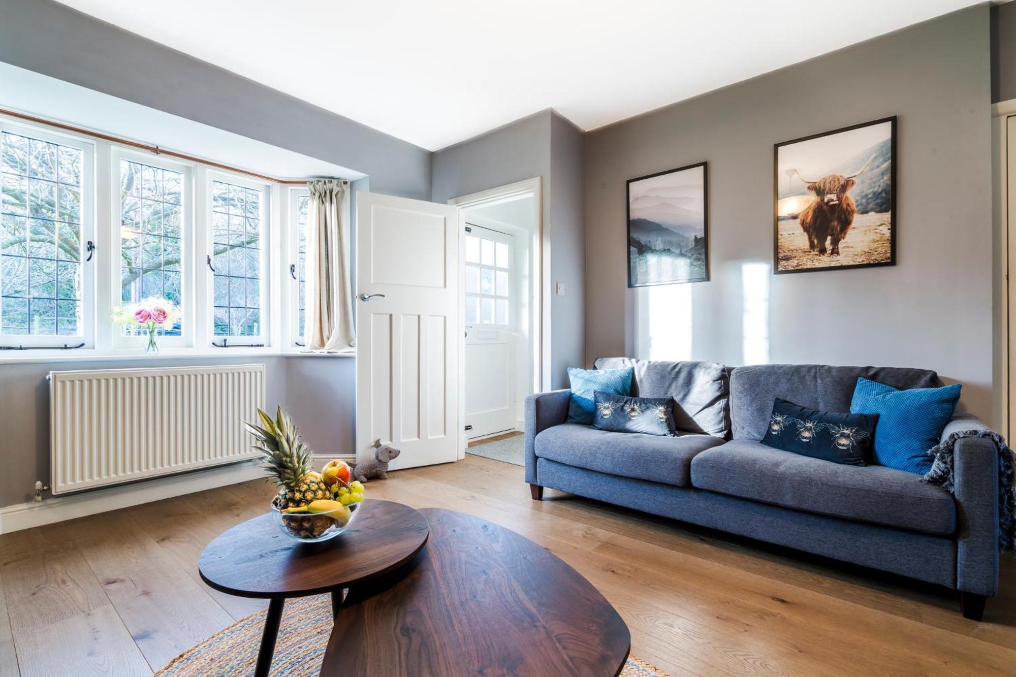 Cozy 3 Bedroom Terrace Cottage In Epsom Exterior foto